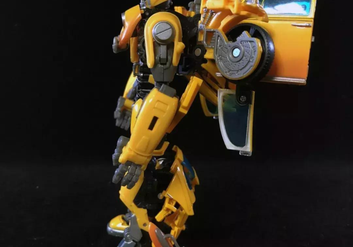 甲壳虫，当铁皮虫翼掀开，一个时代在风中醒来