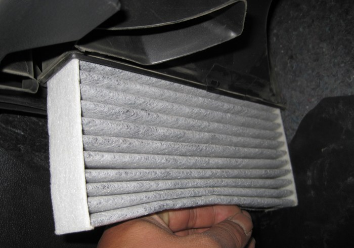 上海大众新桑塔纳的空调滤芯怎样拆装/大众新桑塔纳的空调滤芯在哪 上海大众新桑塔纳的空调滤芯怎样拆装/大众新桑塔纳的空调滤芯在哪